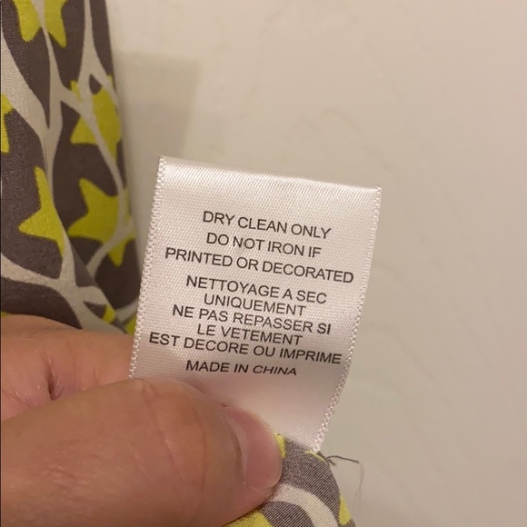 Equipment short sleeve dress in size M 100% silk - Picture 6 of 9